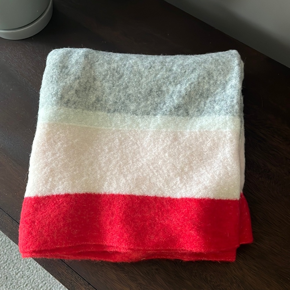 Border Stripe Boucle scarf